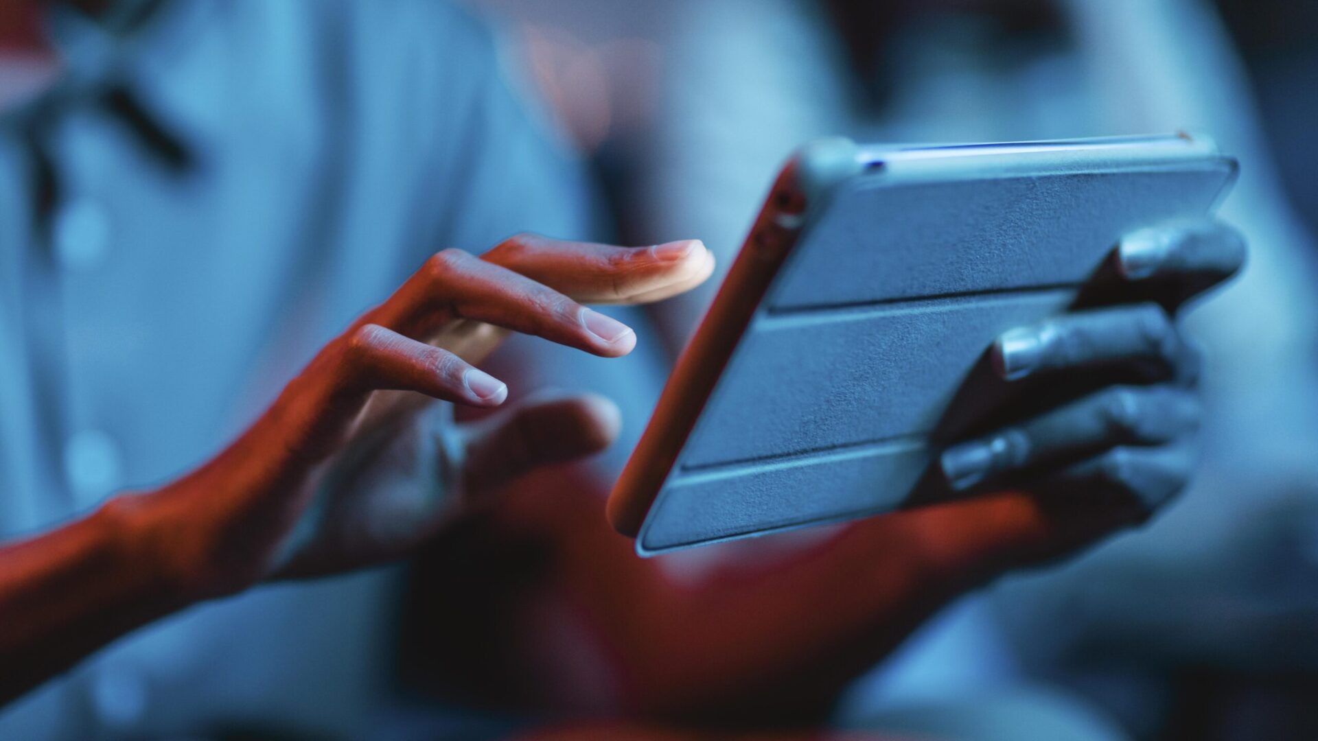side-view-man-home-using-tablet